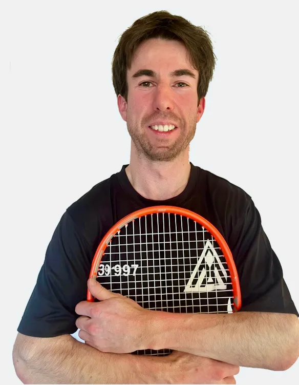 Maximilian Schneider mit Tennisschläger